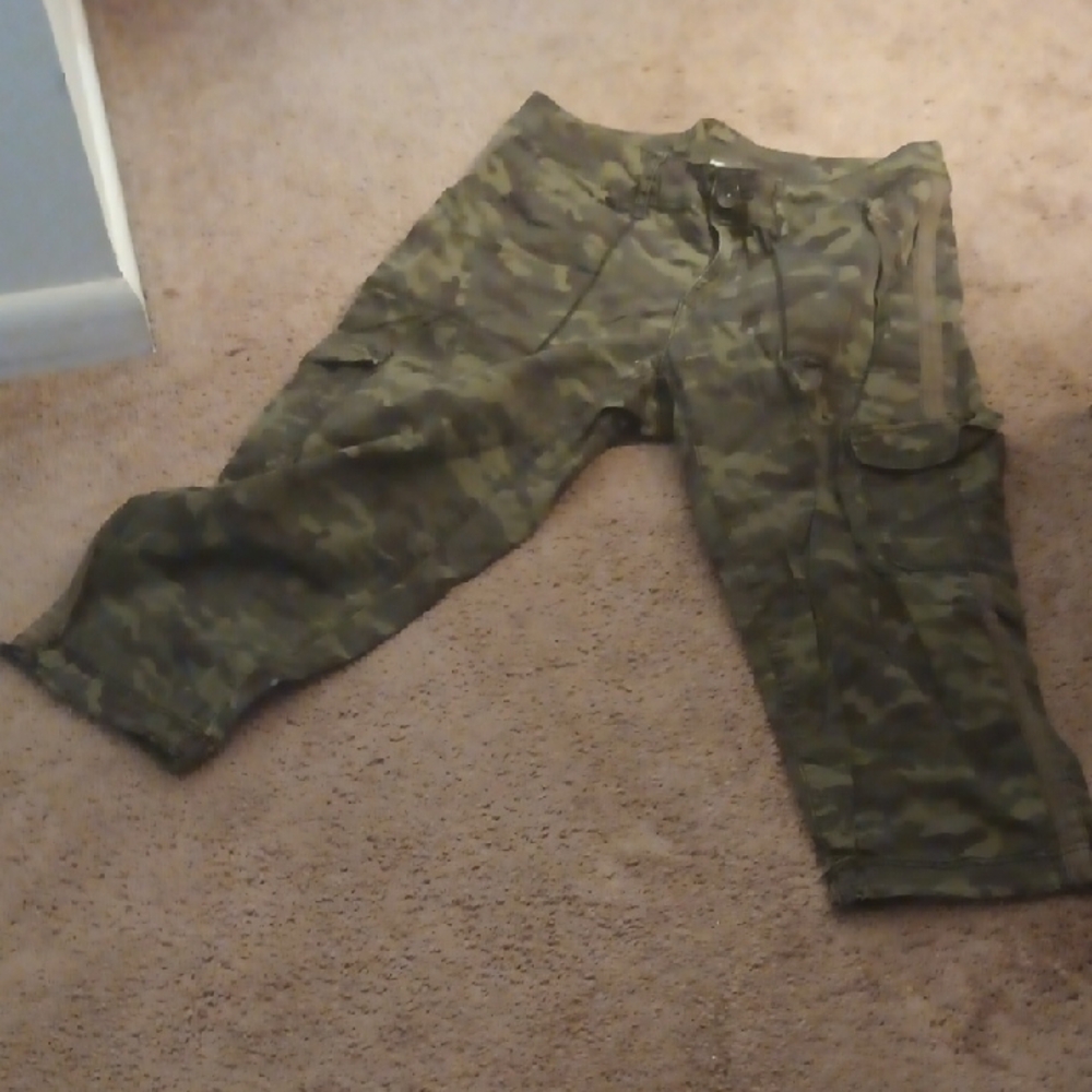 Time and Tru Men's Green Camouflage Cargo Pants